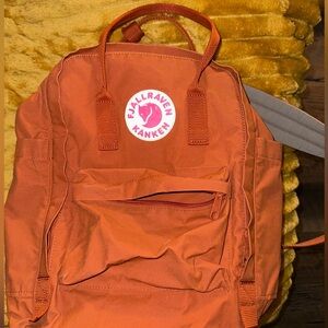 Selling a colorful, fun, and multifunctional Fjallraven backpack.